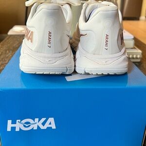 Hoka Arahi 7